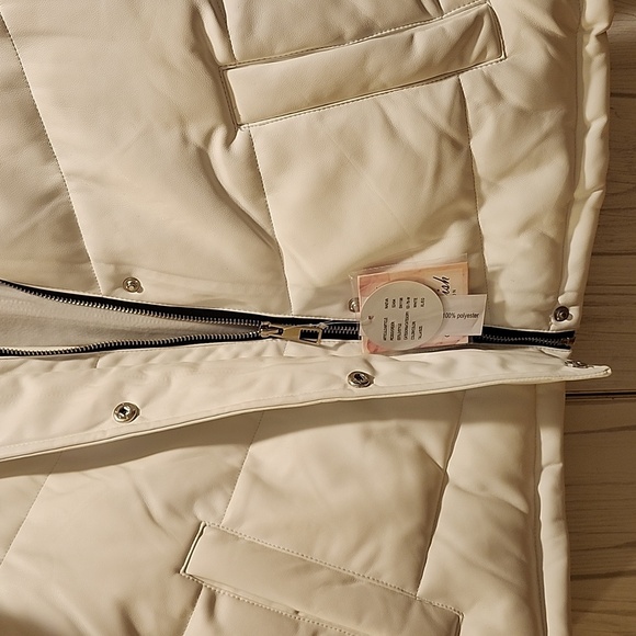 Snobbish White Puffer Jacket - Picture 4 of 8